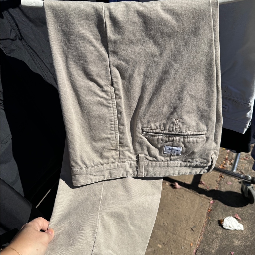 Vineyard Vines Khakis size 18
